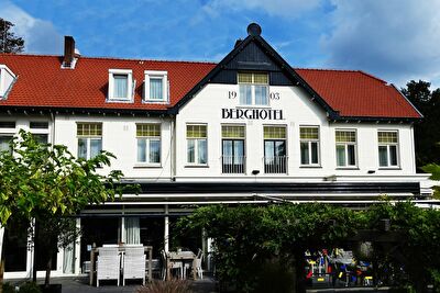 Amrâth Berghotel Amersfoort, historic hoteland green surroundings.